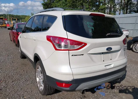 2013 Ford Escape Titanium z USA, uszkodzony, nr VIN 1FMCU9J92DUA57927